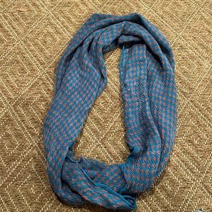 Blue and tan infinity houndstooth scarf. So soft